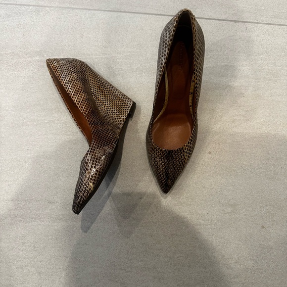 RACHEL ROY SNAKESKIN WEDGE - Picture 1 of 3